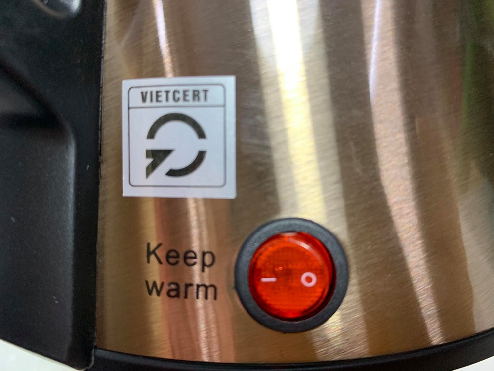 Ấm siêu tốc 3 lớp giữ nhiệt 1,7L Goldsun GKT2641G